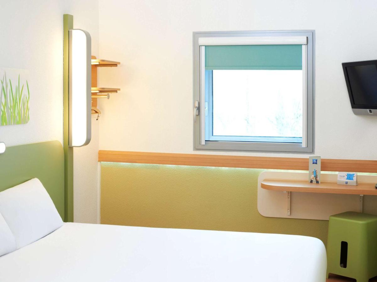 Ibis Budget Newport Екстериор снимка