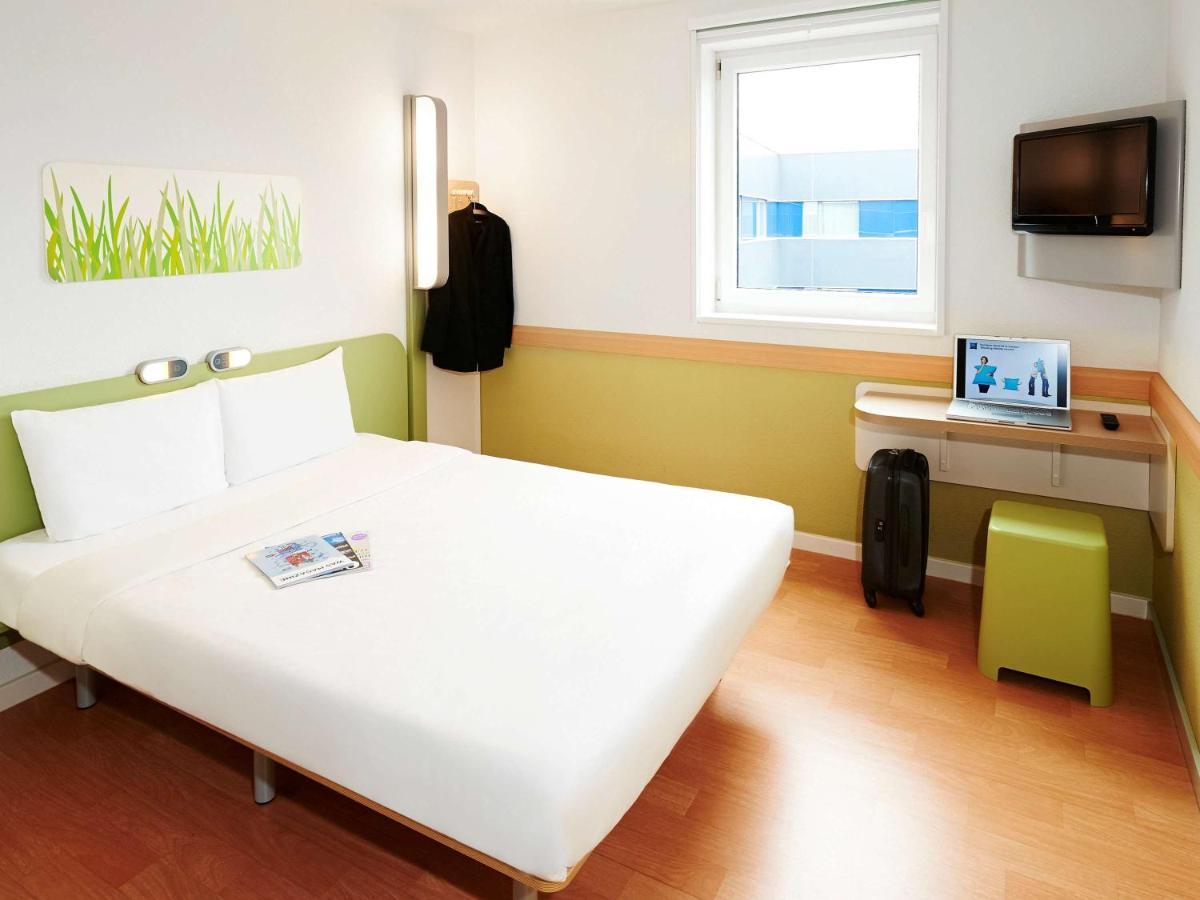 Ibis Budget Newport Екстериор снимка