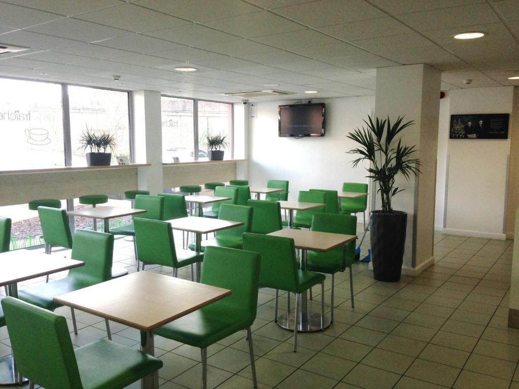Ibis Budget Newport Екстериор снимка