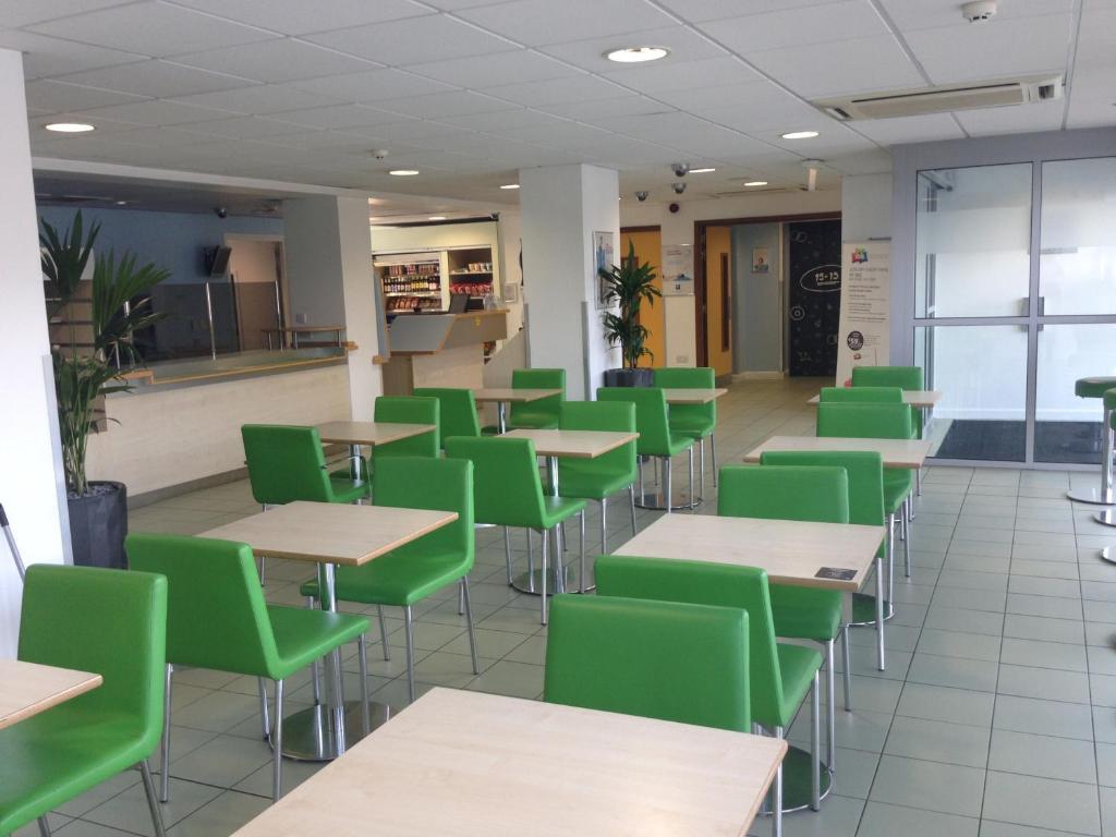 Ibis Budget Newport Екстериор снимка