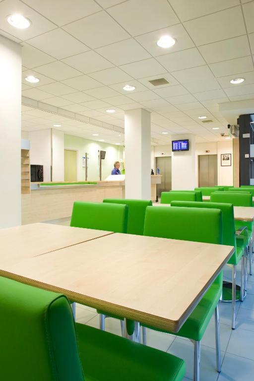 Ibis Budget Newport Екстериор снимка