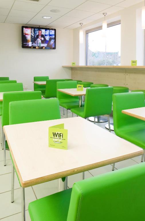 Ibis Budget Newport Екстериор снимка