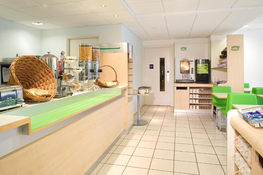 Ibis Budget Newport Екстериор снимка