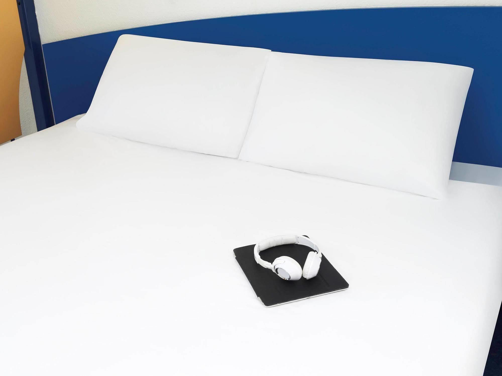 Ibis Budget Newport Екстериор снимка