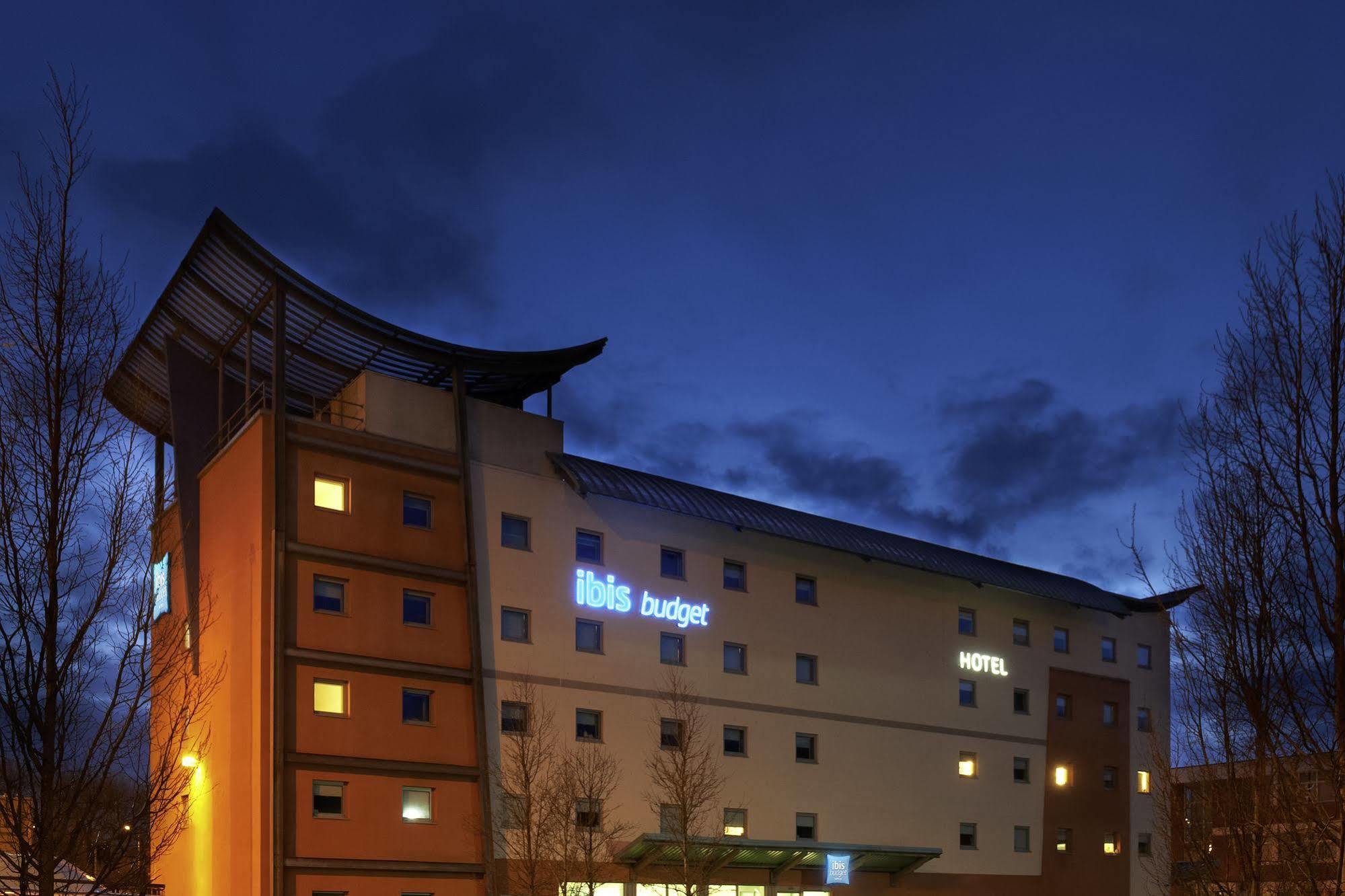 Ibis Budget Newport Екстериор снимка