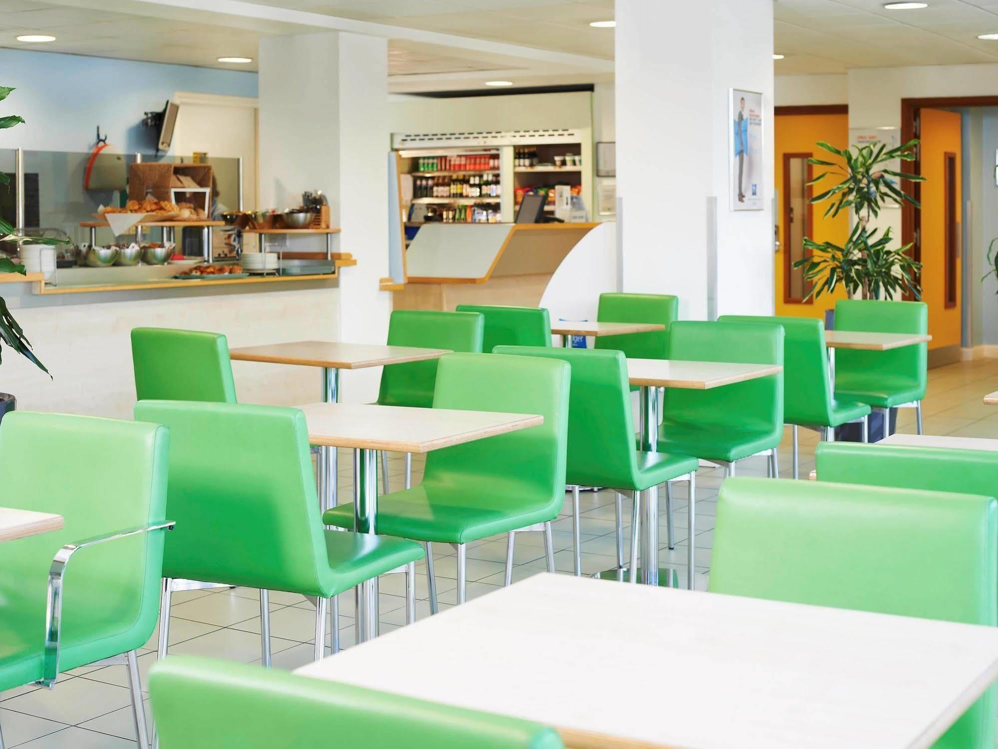 Ibis Budget Newport Екстериор снимка