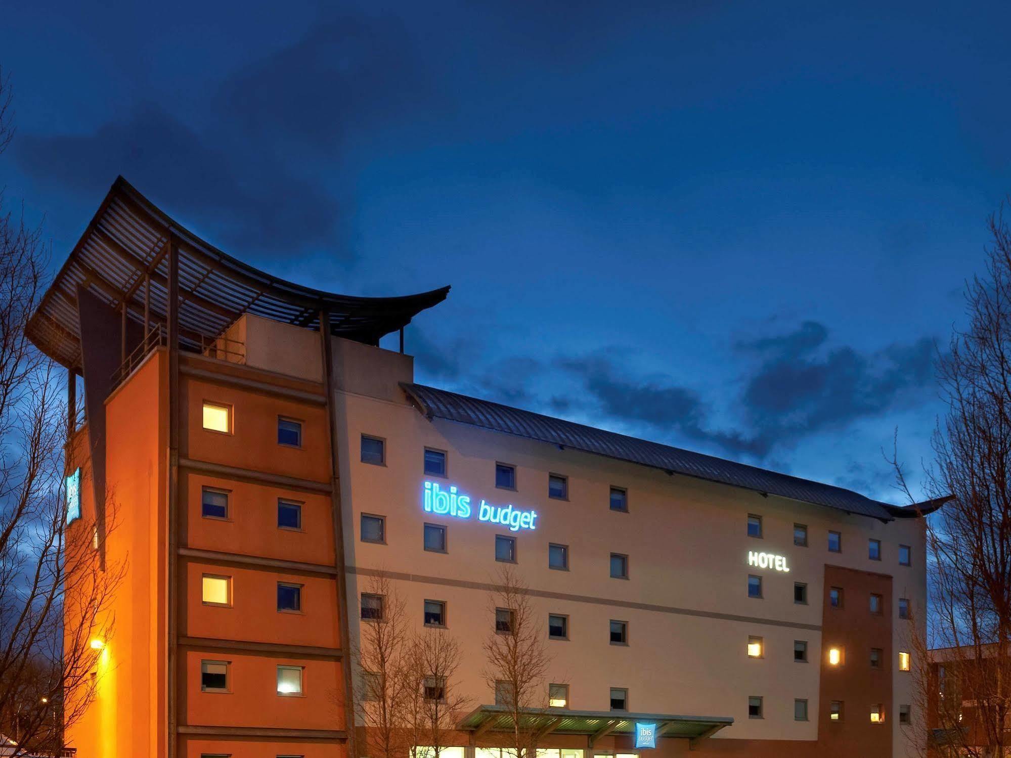 Ibis Budget Newport Екстериор снимка