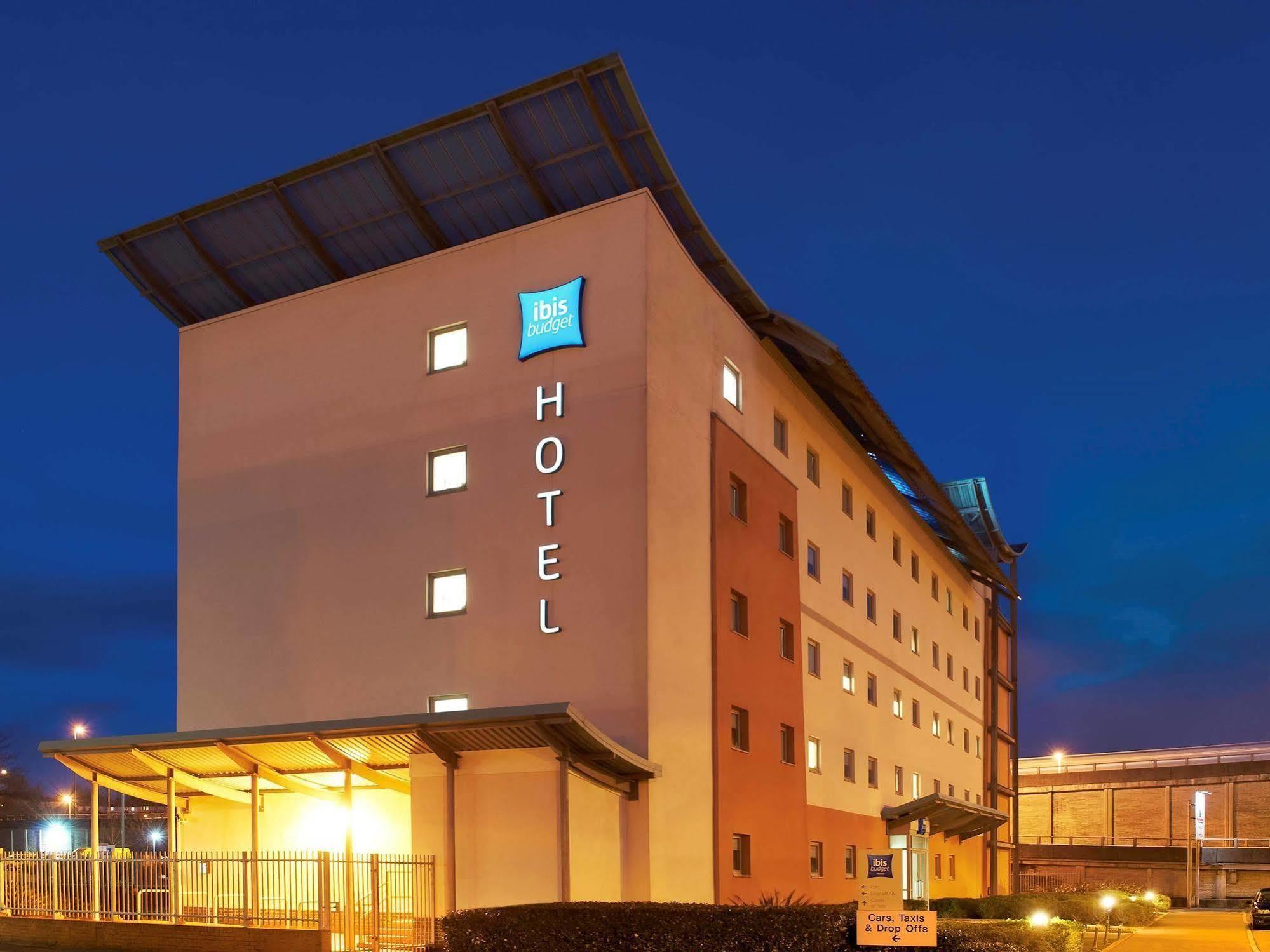 Ibis Budget Newport Екстериор снимка
